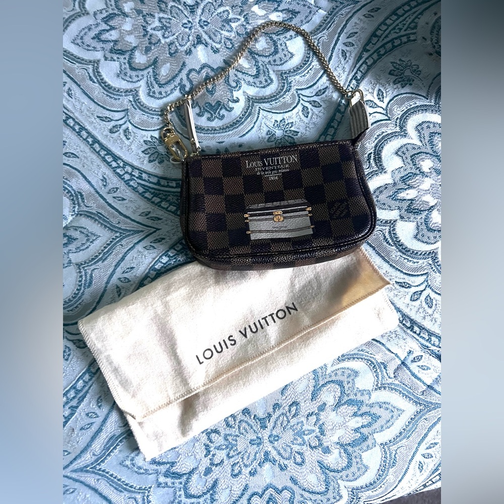 AUTHENTIC 🤎 LV  Damier Ebene Mini Pochette with Gold Chain and Trunk Print - Picture 9 of 16